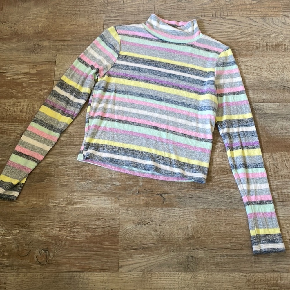 Long sleeve crop top